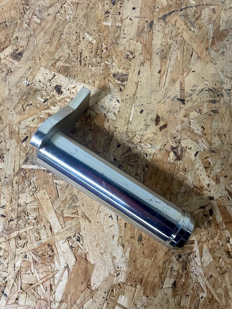 E035455 Lemken Bolzen D25x122/139 - 3132513