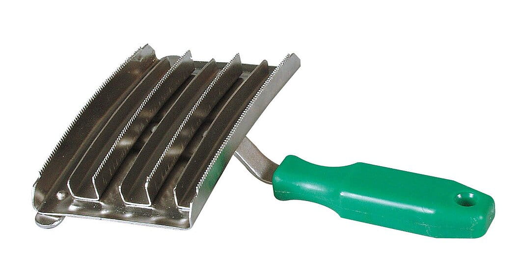 Metallstriegel bei Schmutz & Fellwechsel - 7-reihig 20369 Metallstriegel bei Schmutz & Fellwechsel - 7-reihig
